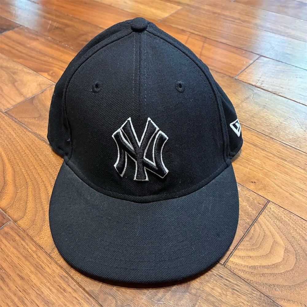 New Era New York Yankees MLB Fitted Cap Black White Outline Logo Size 6 5/8